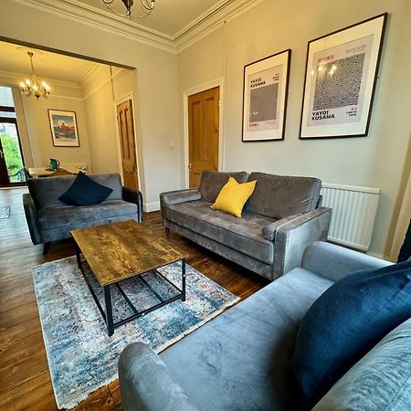 Large Citycentre Townhouse & Hot Tub, Pool Table And Offroad Parking Cardiff Exteriér fotografie