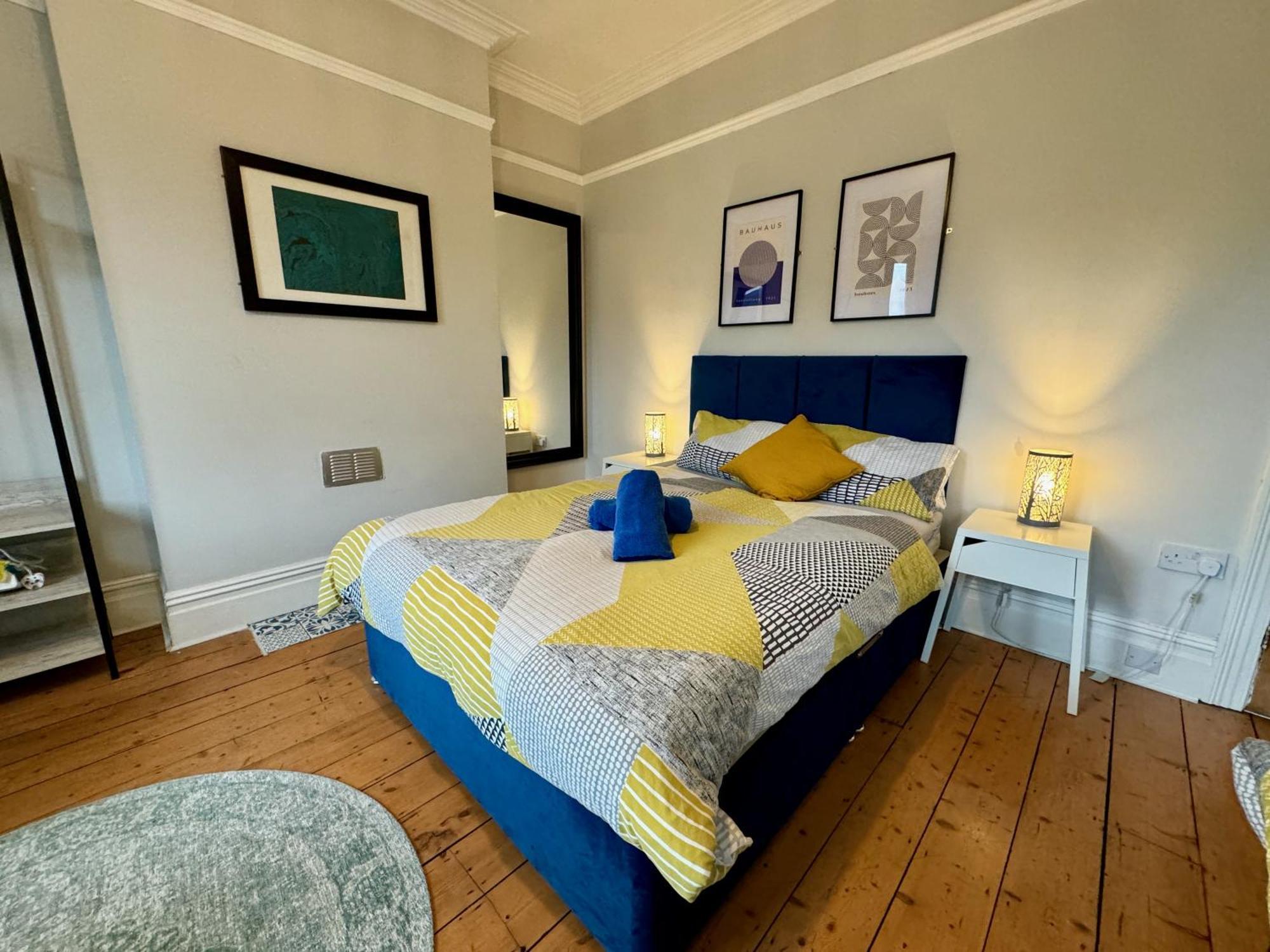 Large Citycentre Townhouse & Hot Tub, Pool Table And Offroad Parking Cardiff Exteriér fotografie