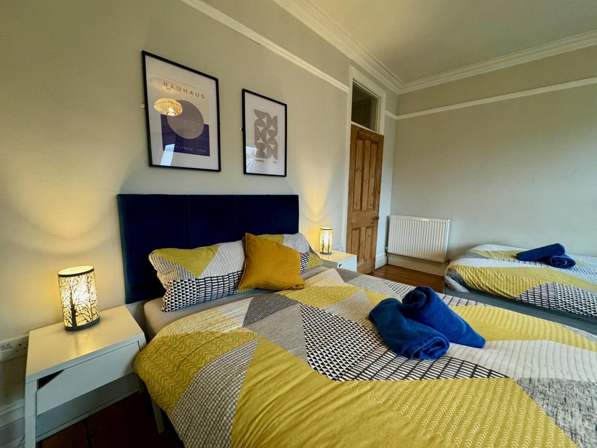 Large Citycentre Townhouse & Hot Tub, Pool Table And Offroad Parking Cardiff Exteriér fotografie