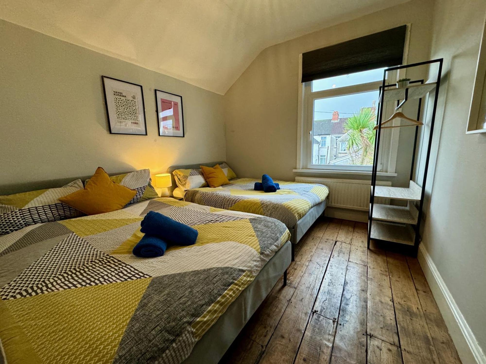 Large Citycentre Townhouse & Hot Tub, Pool Table And Offroad Parking Cardiff Exteriér fotografie