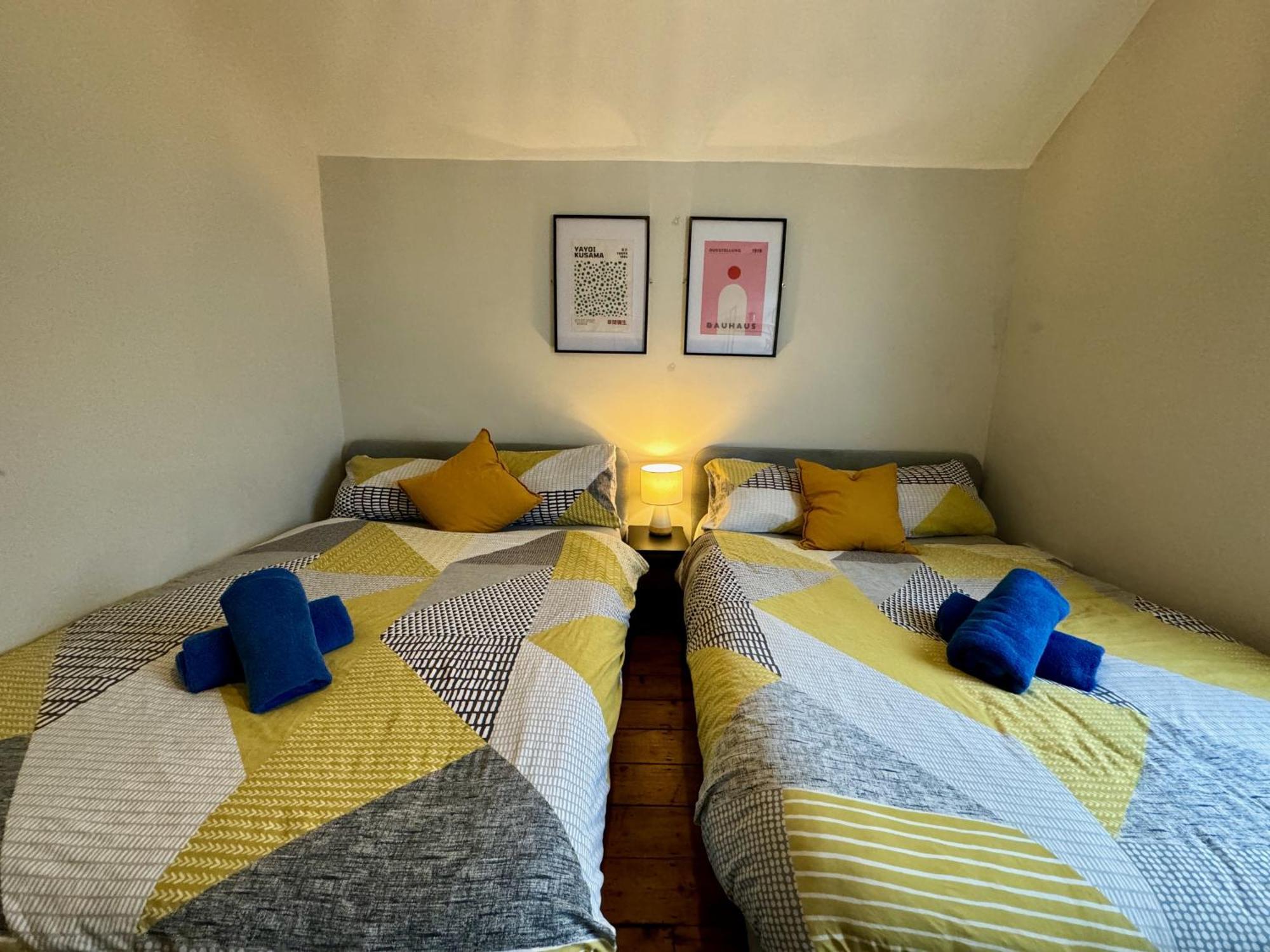 Large Citycentre Townhouse & Hot Tub, Pool Table And Offroad Parking Cardiff Exteriér fotografie
