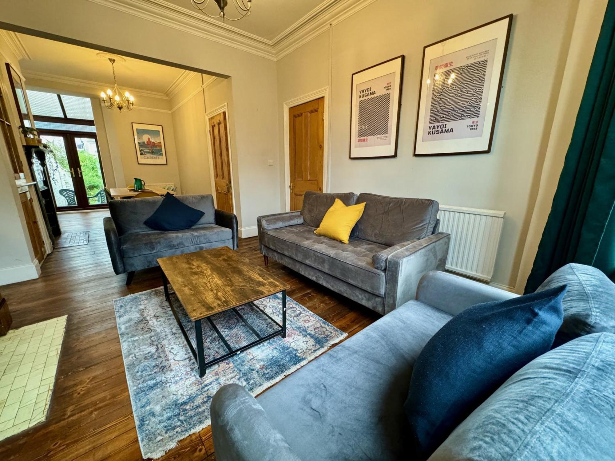 Large Citycentre Townhouse & Hot Tub, Pool Table And Offroad Parking Cardiff Exteriér fotografie