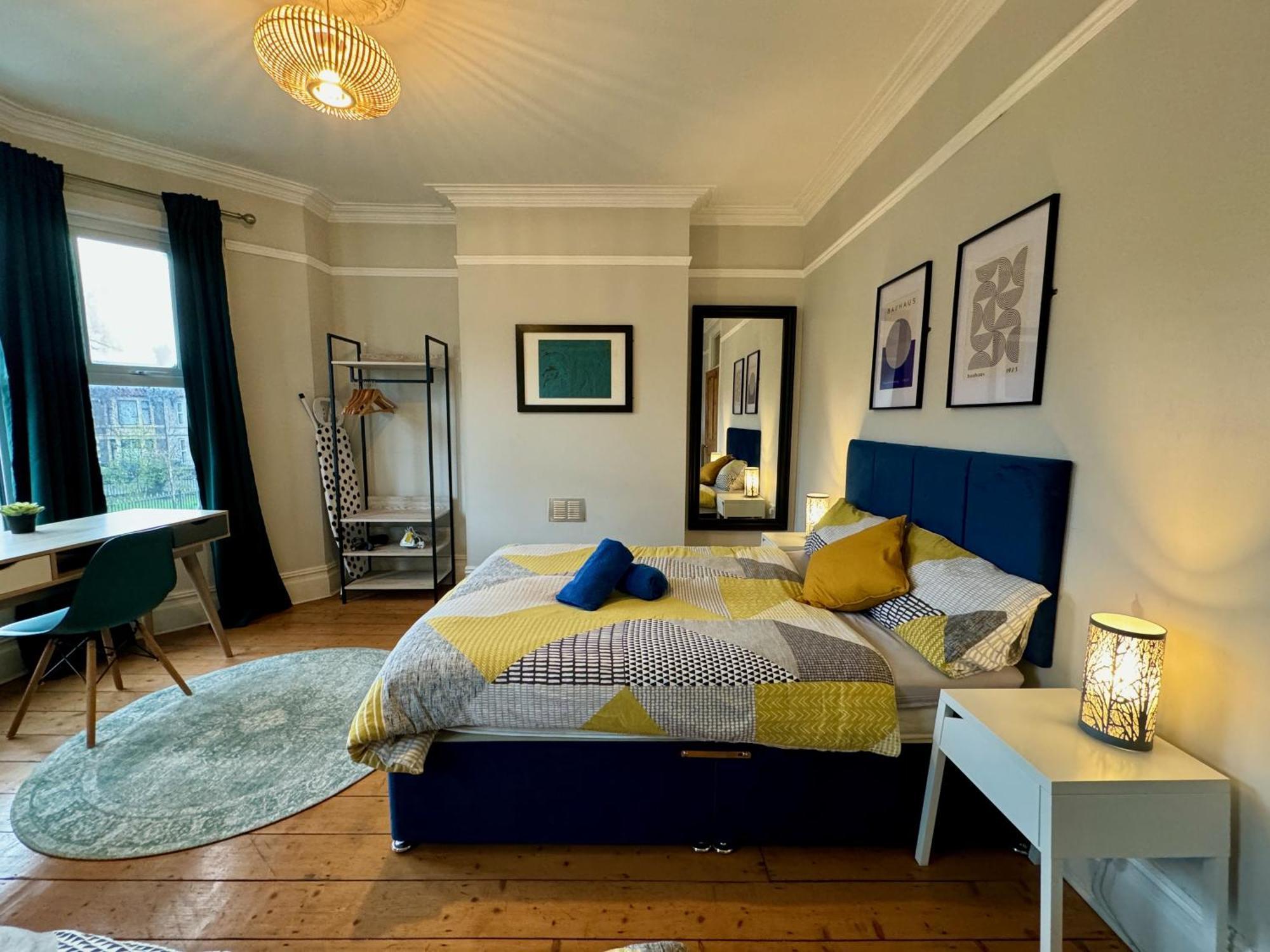 Large Citycentre Townhouse & Hot Tub, Pool Table And Offroad Parking Cardiff Exteriér fotografie