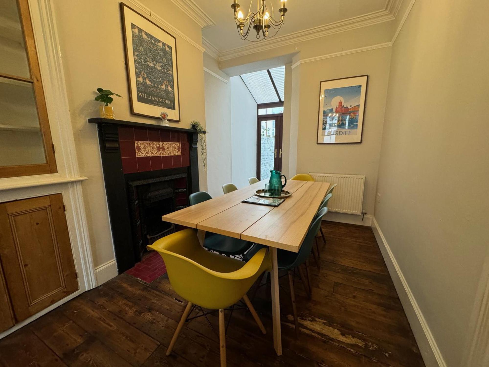 Large Citycentre Townhouse & Hot Tub, Pool Table And Offroad Parking Cardiff Exteriér fotografie