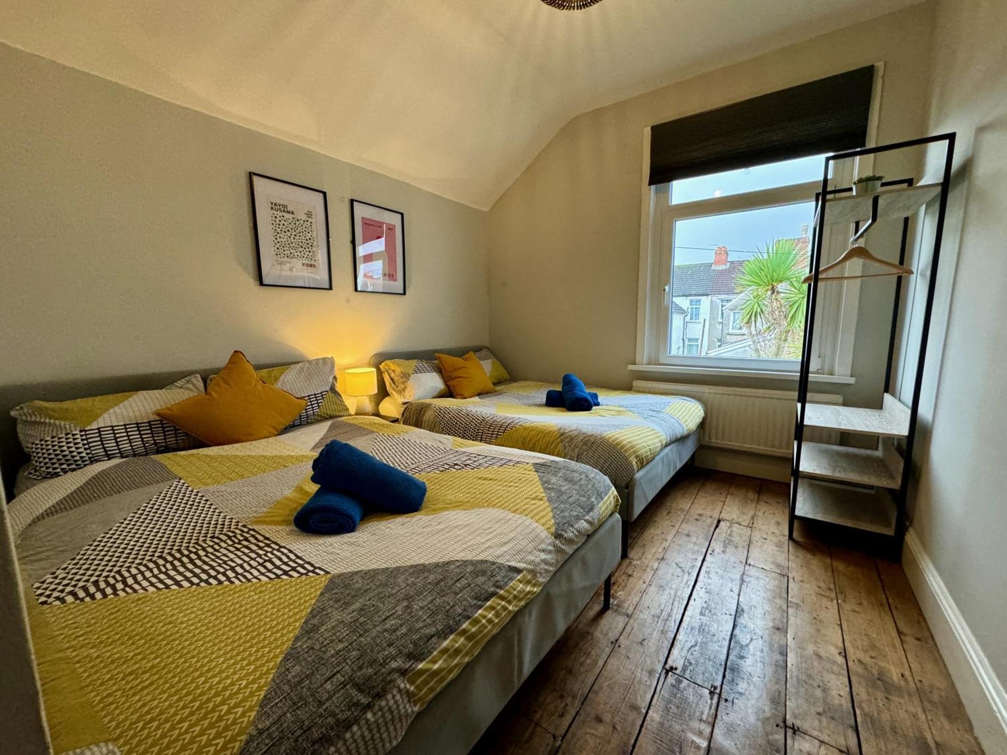 Large Citycentre Townhouse & Hot Tub, Pool Table And Offroad Parking Cardiff Exteriér fotografie