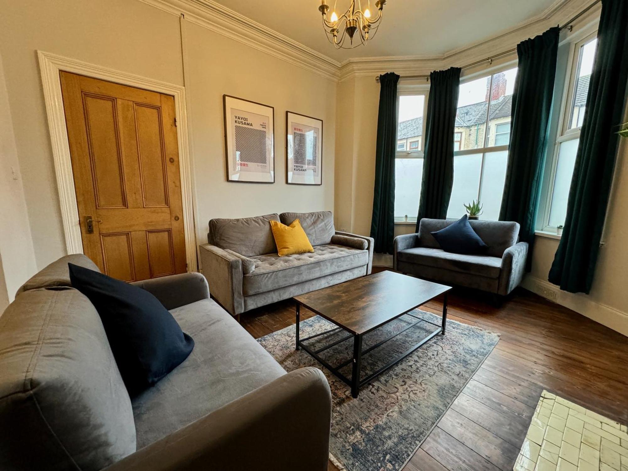 Large Citycentre Townhouse & Hot Tub, Pool Table And Offroad Parking Cardiff Exteriér fotografie