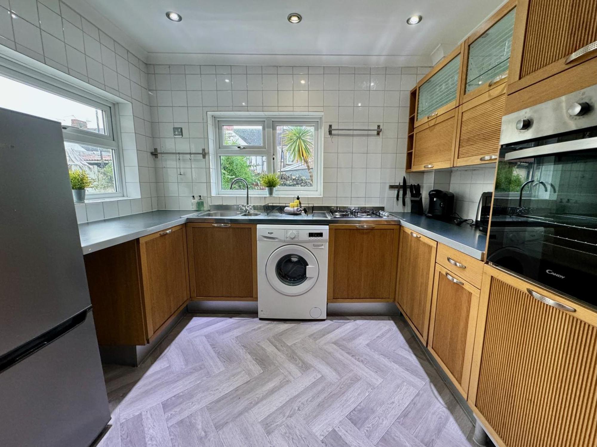 Large Citycentre Townhouse & Hot Tub, Pool Table And Offroad Parking Cardiff Exteriér fotografie