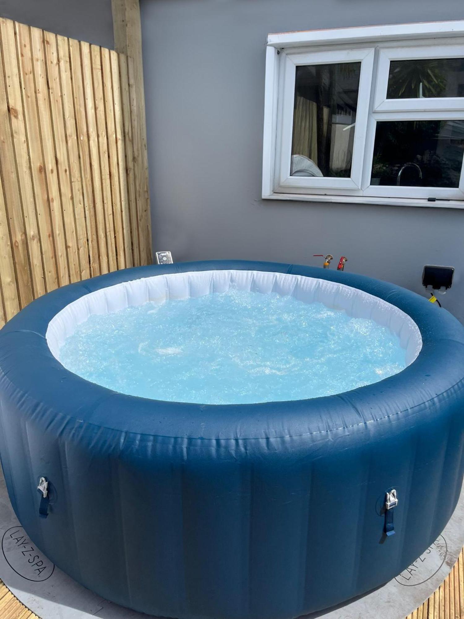 Large Citycentre Townhouse & Hot Tub, Pool Table And Offroad Parking Cardiff Exteriér fotografie
